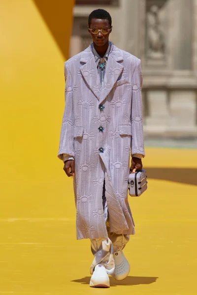 Look 9